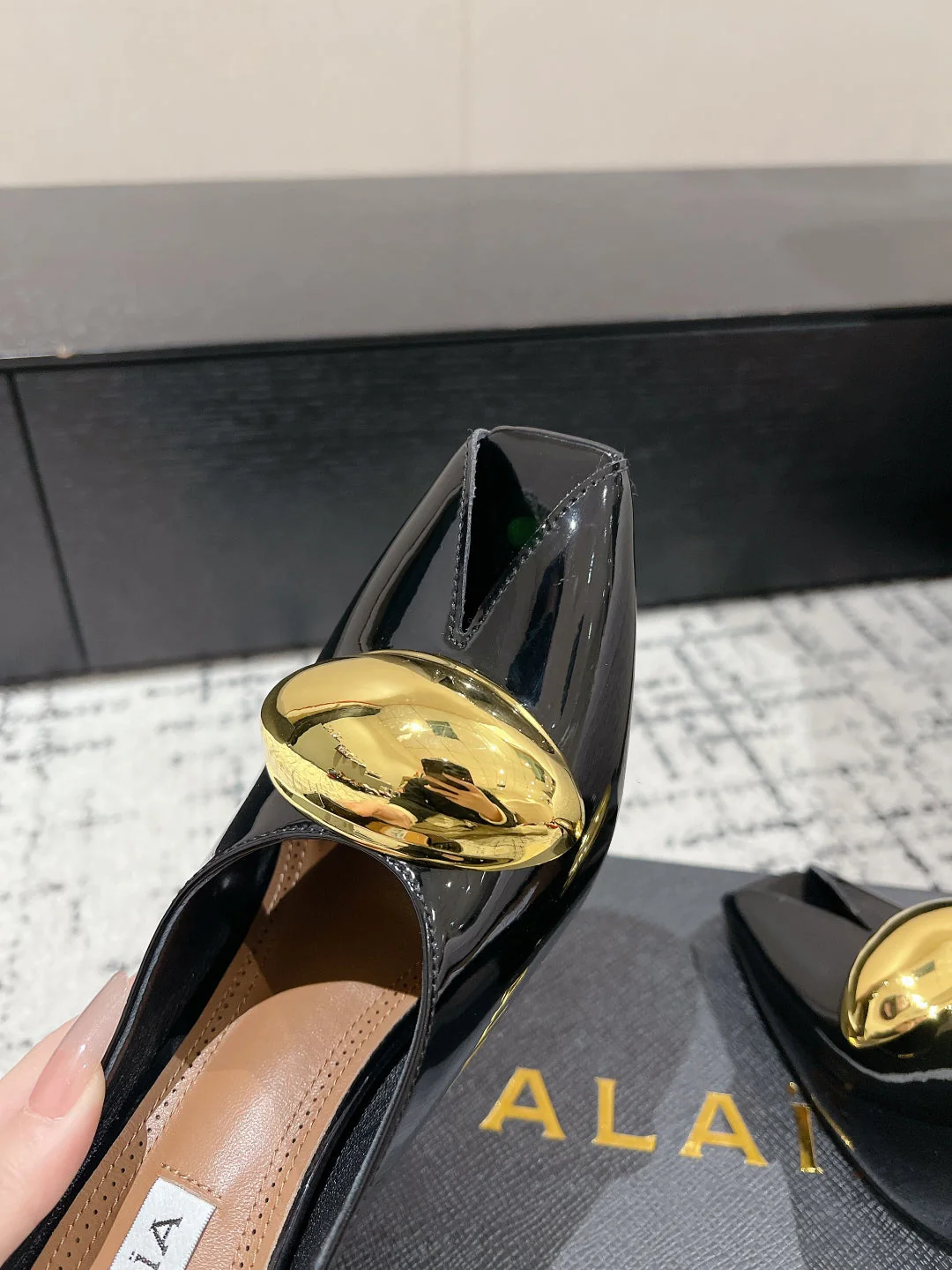 Alaia 25 Azzedine High Heels Mules With Gold Hardware Glossy Black Calfskin 293188 - Image 9