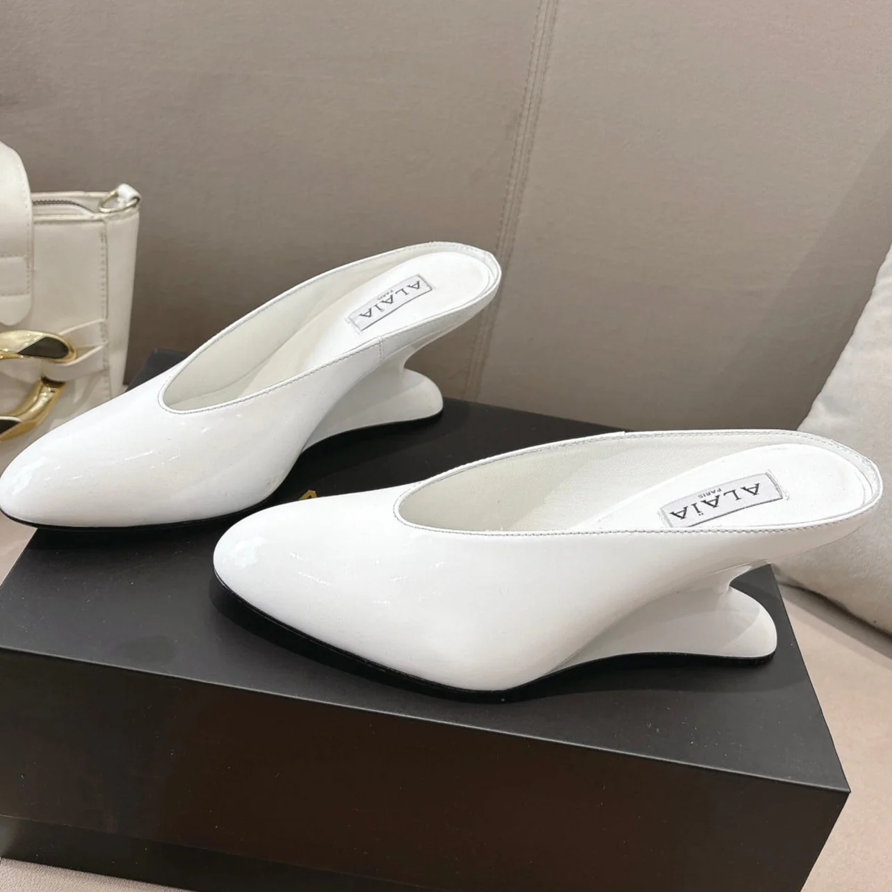 Alaia 25 Curve Wedge Mules White Lambskin 293554