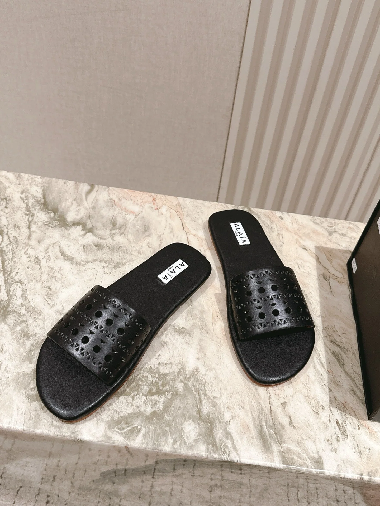 Alaia 2025 Hollow Slippers Black Leather 293653 - Image 3