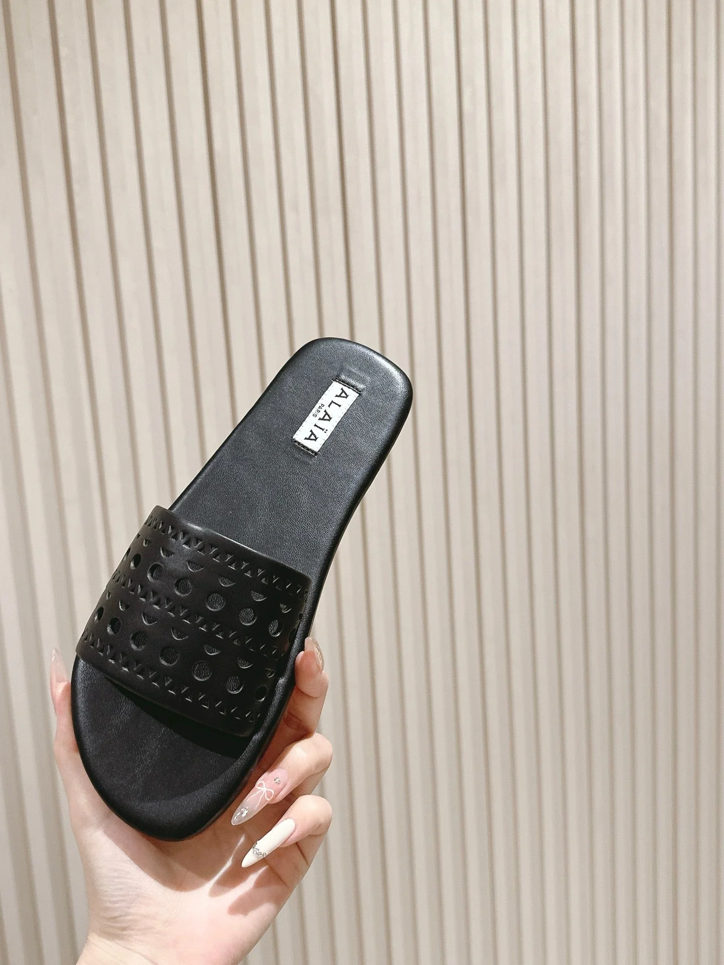 Alaia 2025 Hollow Slippers Black Leather 293653 - Image 5