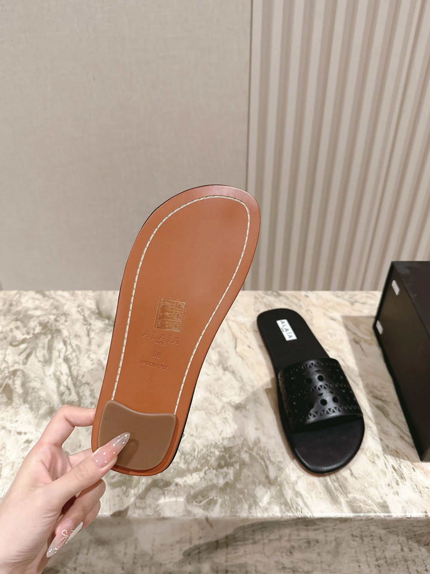 Alaia 2025 Hollow Slippers Black Leather 293653 - Image 6