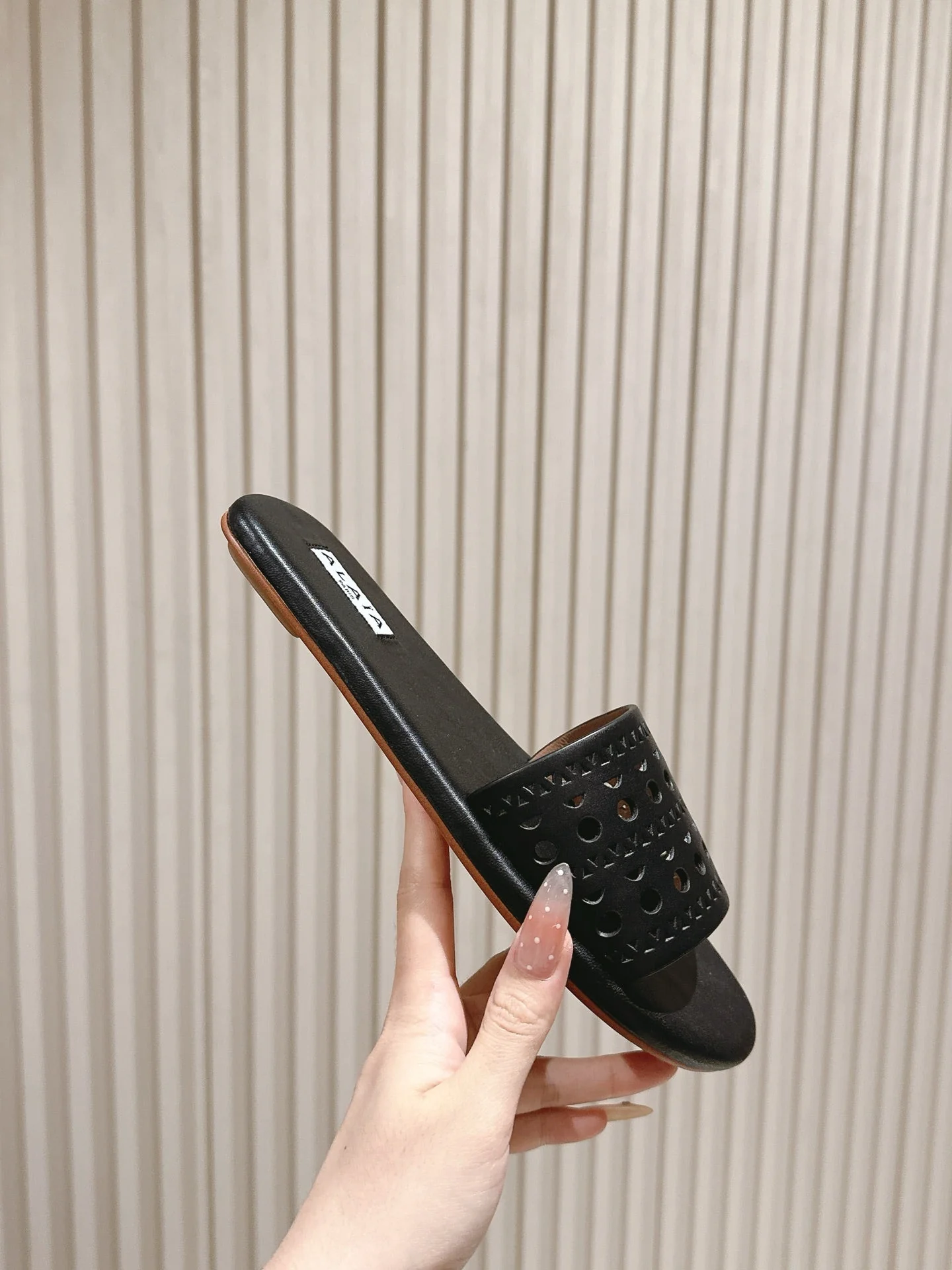 Alaia 2025 Hollow Slippers Black Leather 293653 - Image 8