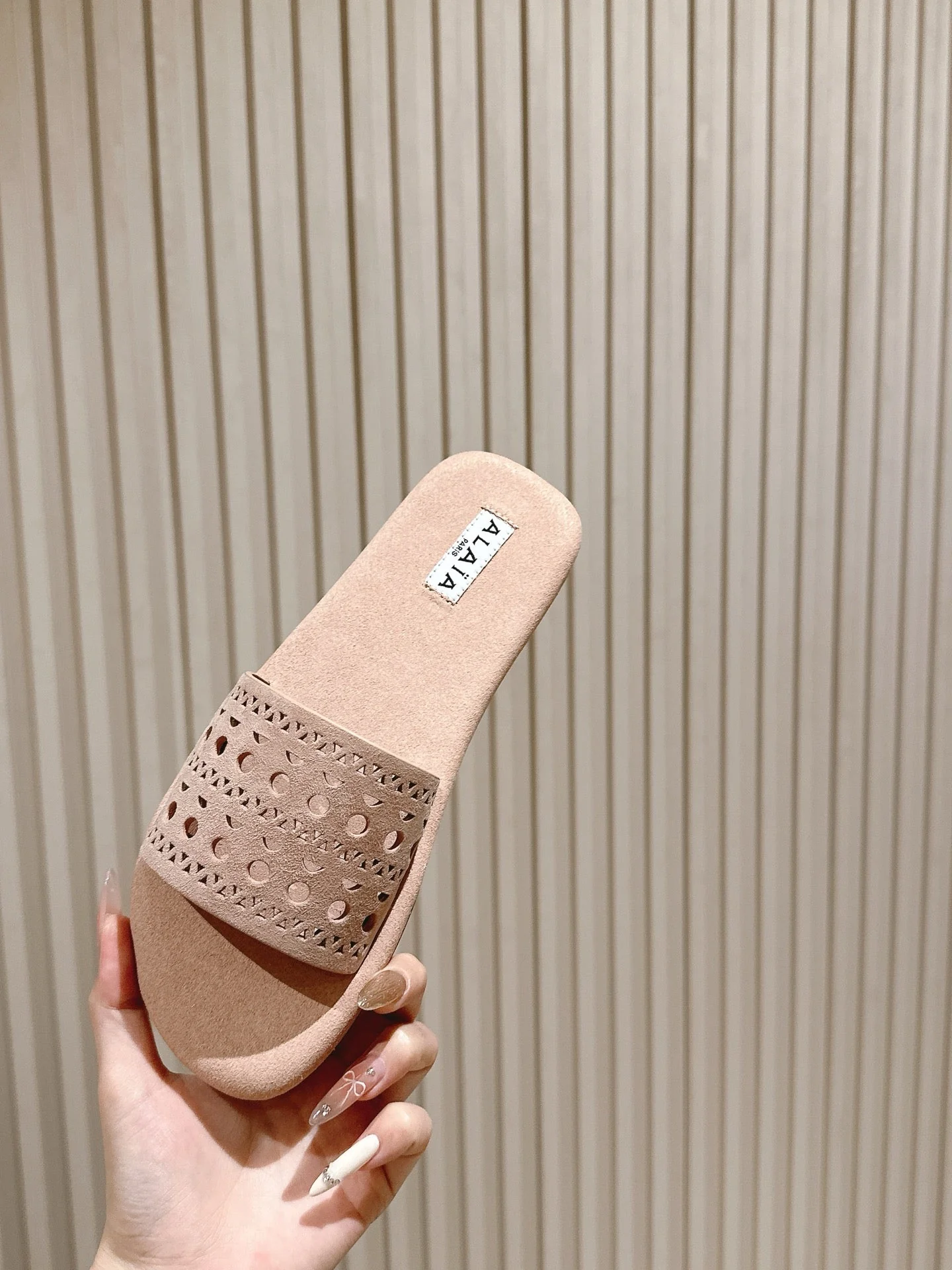 Alaia 2025 Hollow Slippers Pink Leather 293652 - Image 5