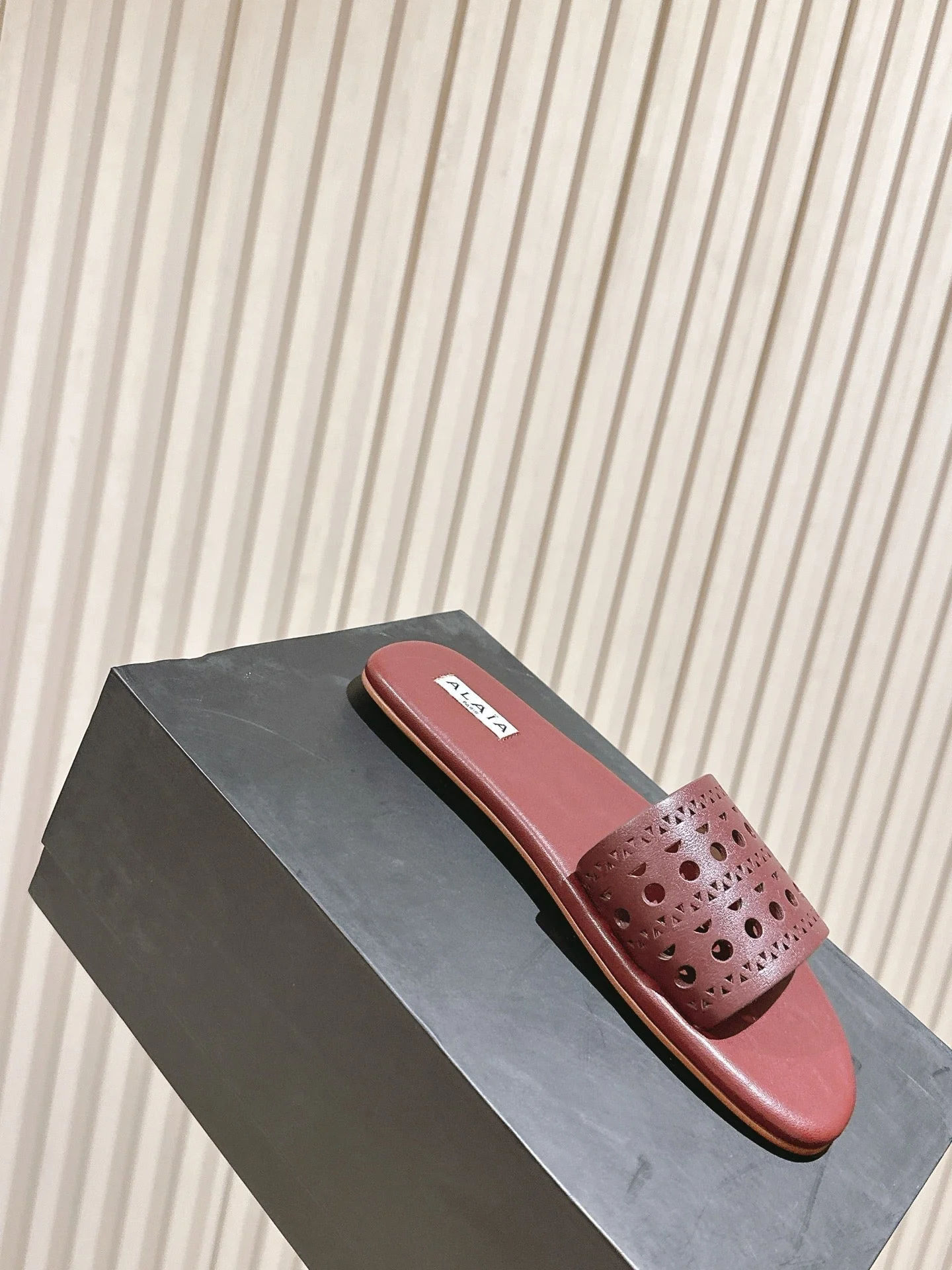 Alaia 2025 Hollow Slippers Red Leather 293654 - Image 2