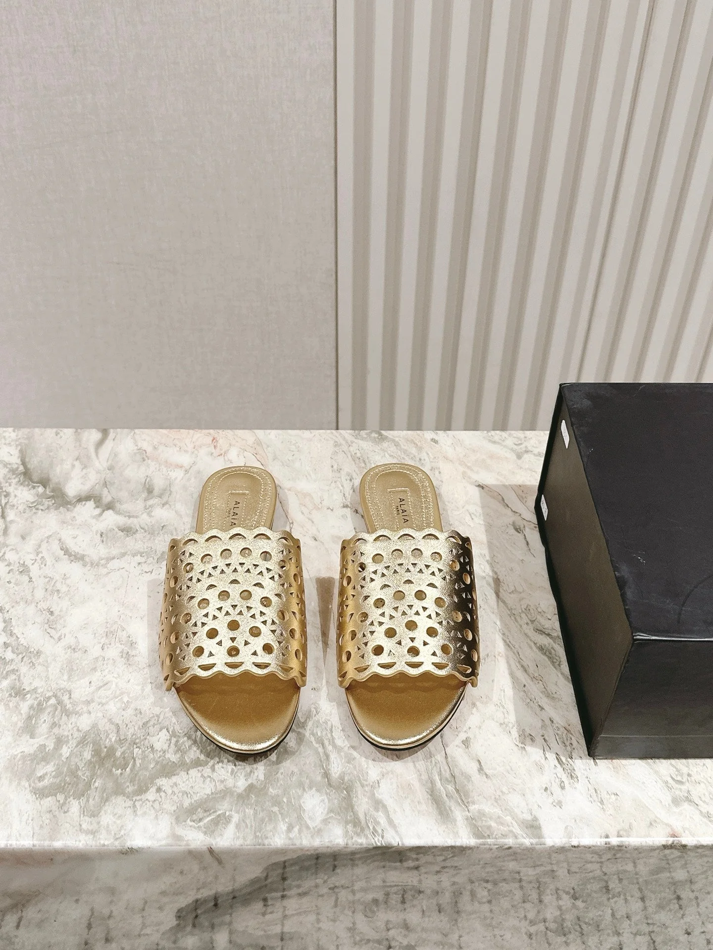 Alaia 2025 Vienne Slippers Gold Lambskin 293657 - Image 2