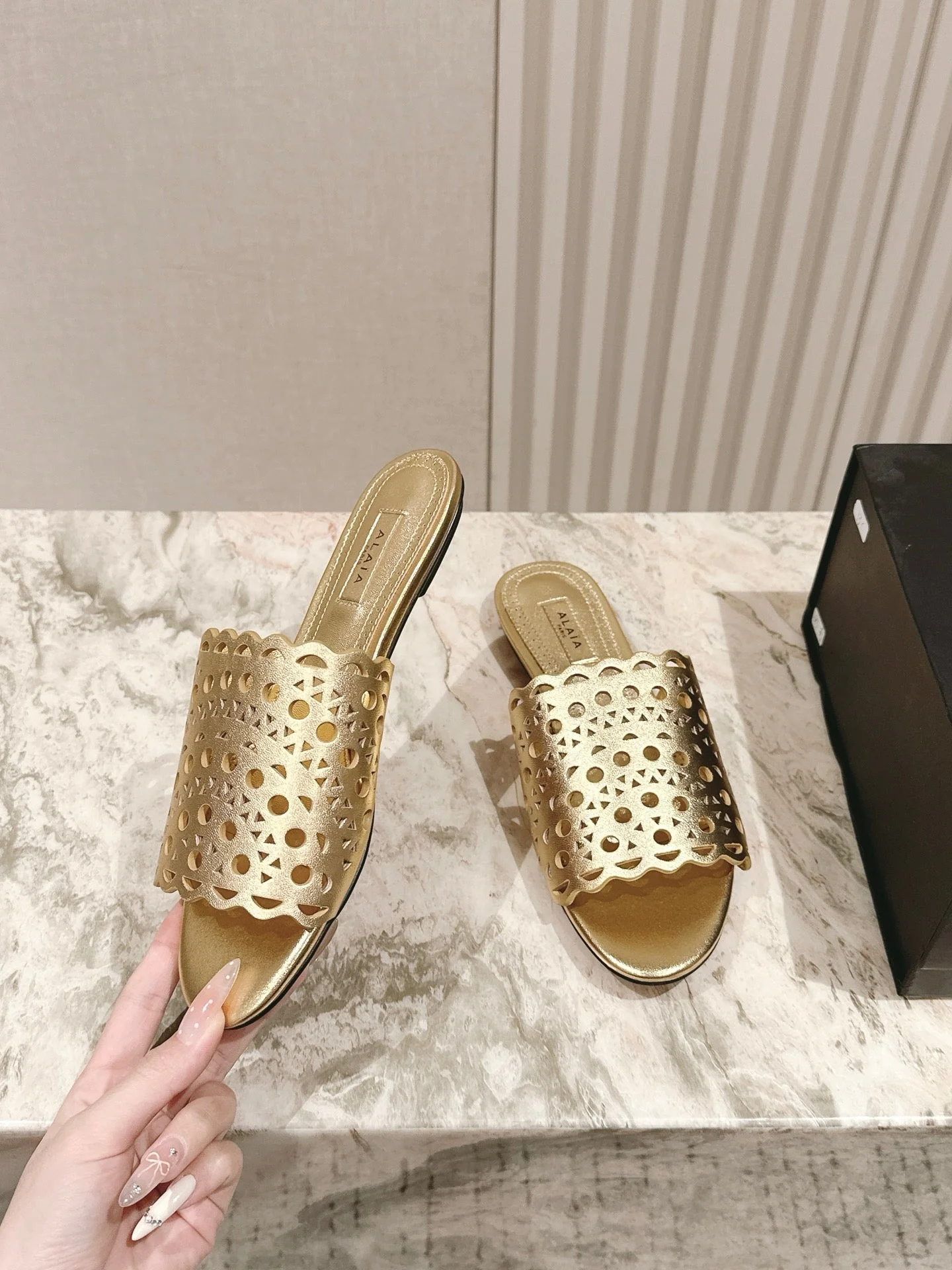 Alaia 2025 Vienne Slippers Gold Lambskin 293657 - Image 4