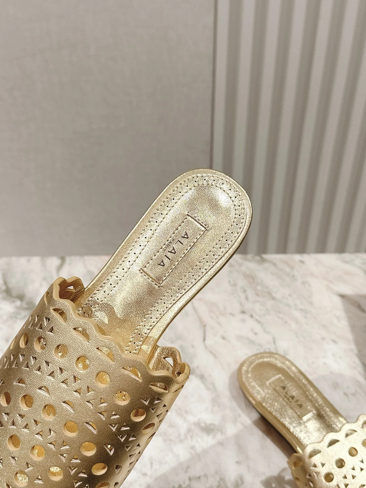 Alaia 2025 Vienne Slippers Gold Lambskin 293657 - Image 7