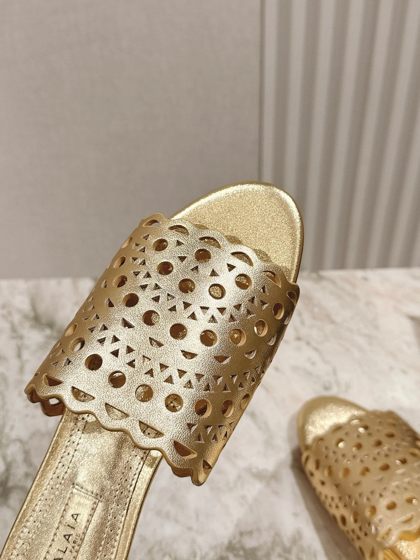 Alaia 2025 Vienne Slippers Gold Lambskin 293657 - Image 6