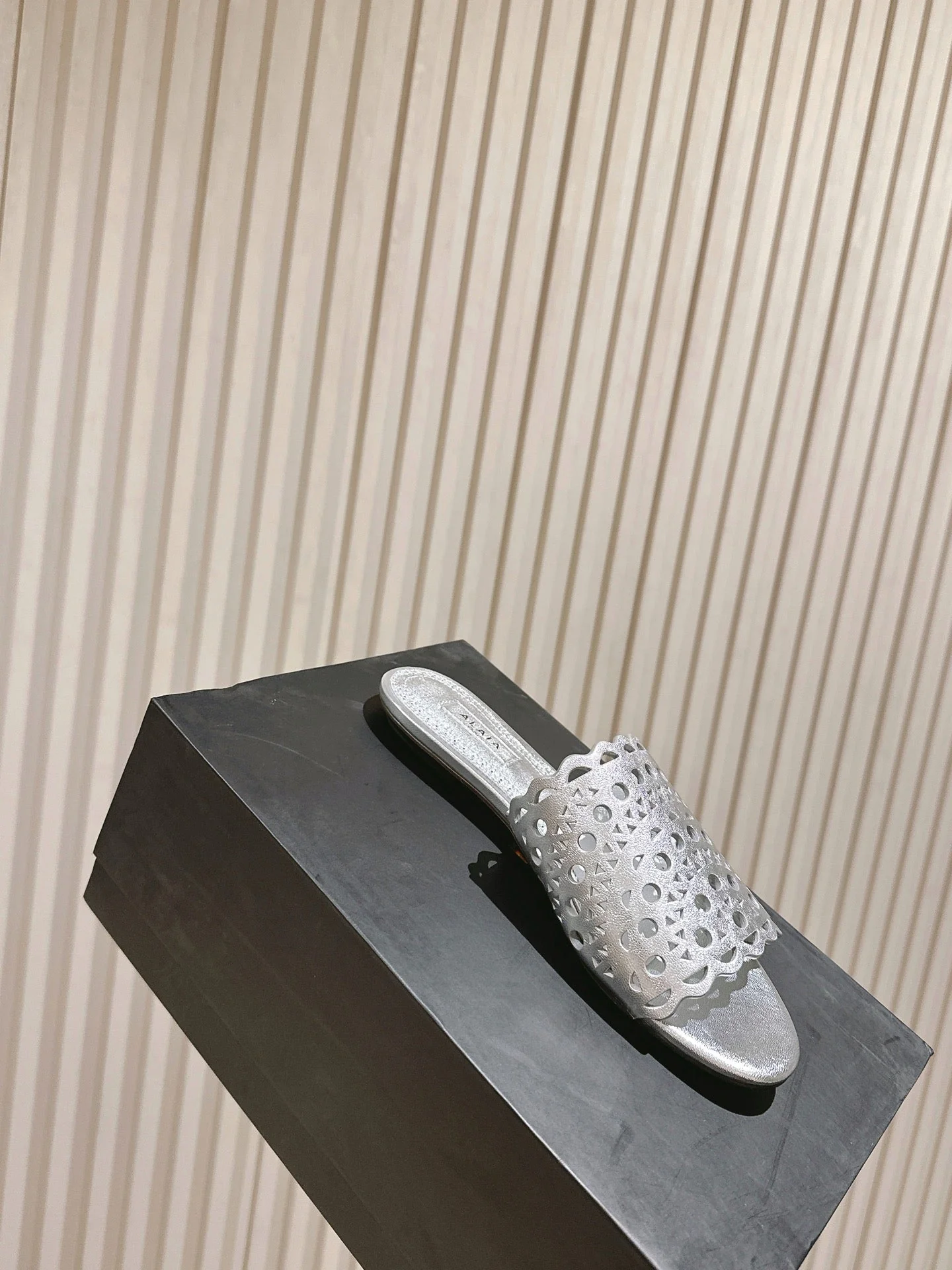 Alaia 2025 Vienne Slippers Silver Lambskin 293656 - Image 2