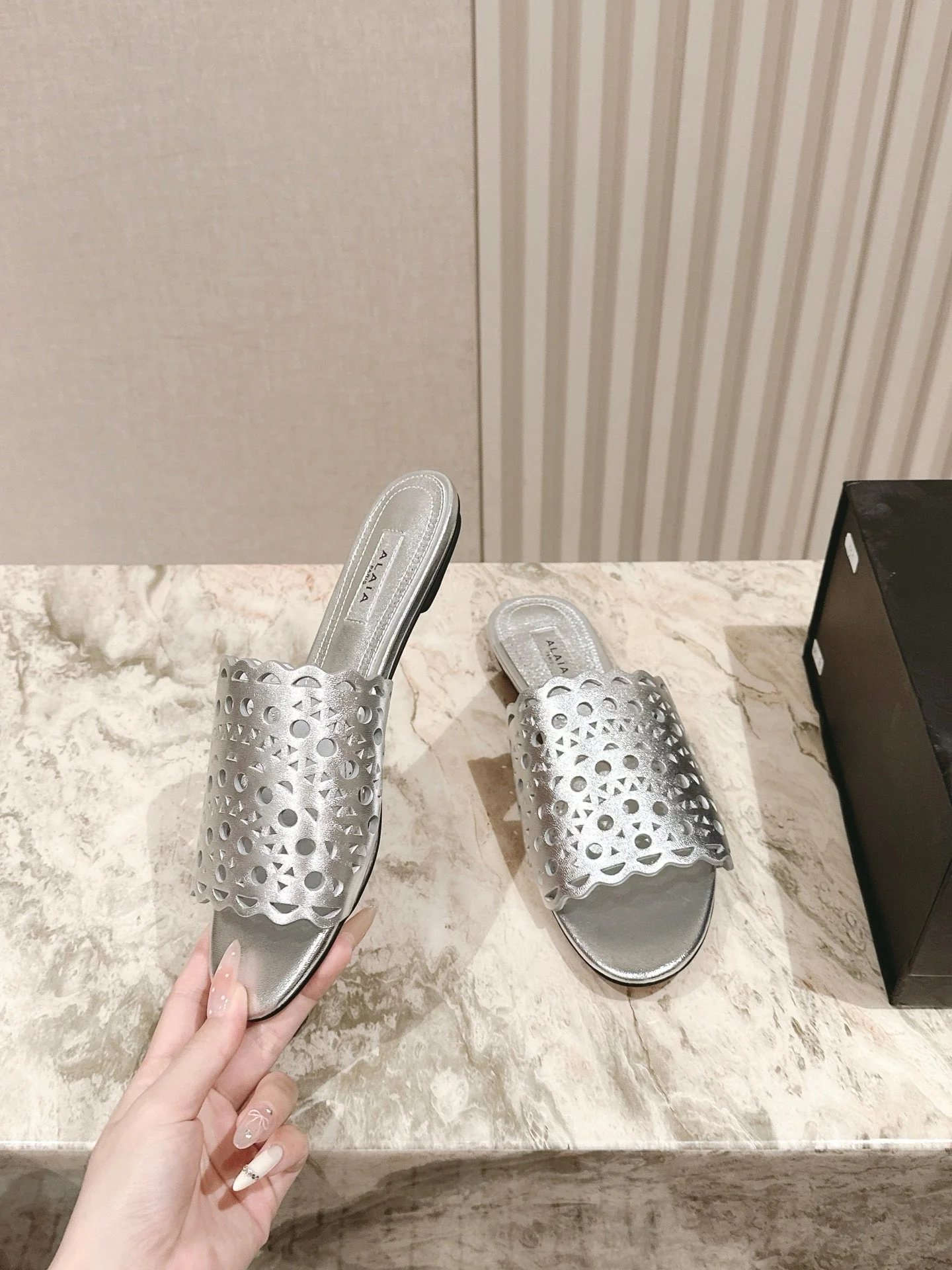 Alaia 2025 Vienne Slippers Silver Lambskin 293656 - Image 3