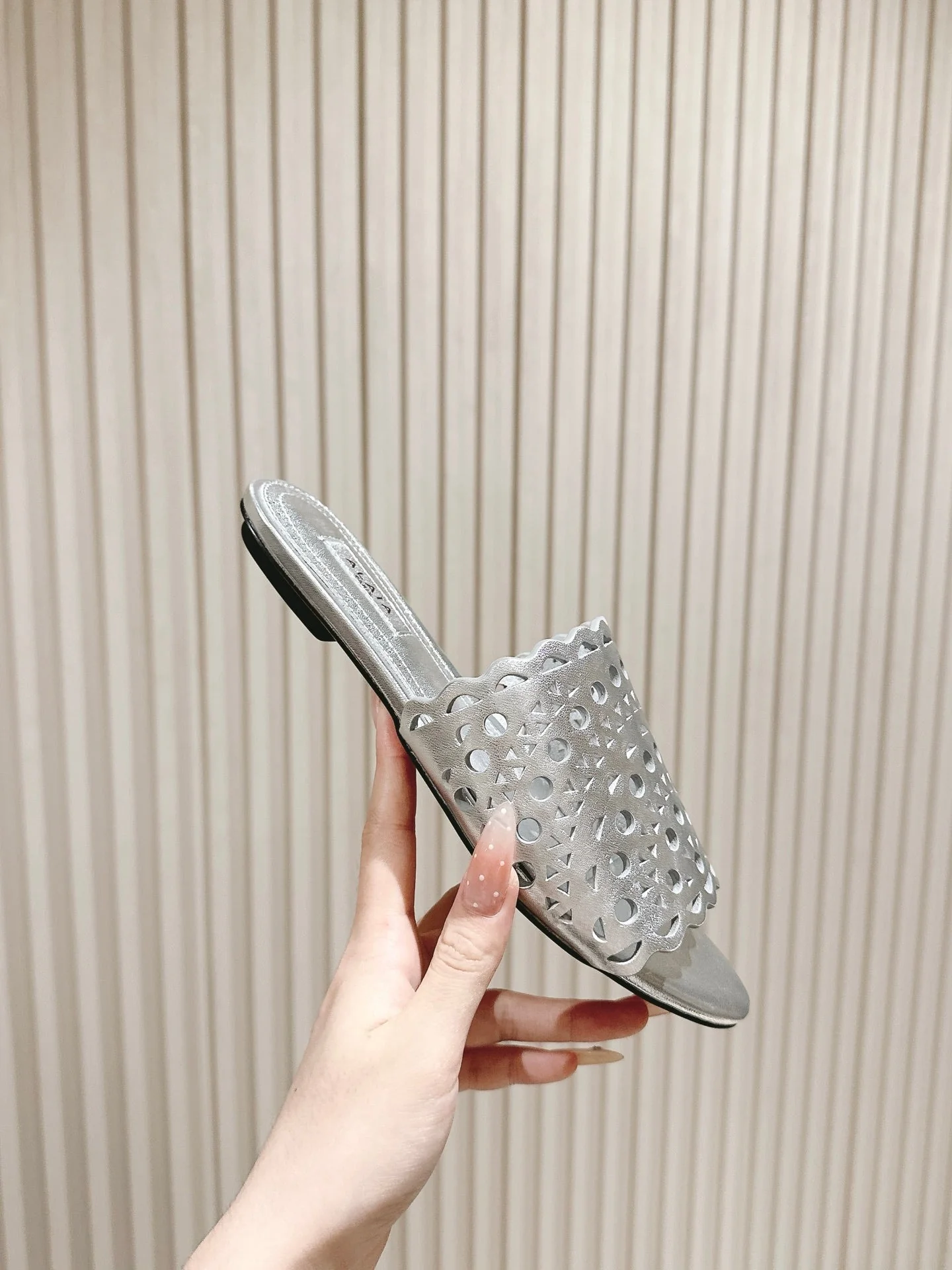 Alaia 2025 Vienne Slippers Silver Lambskin 293656 - Image 9