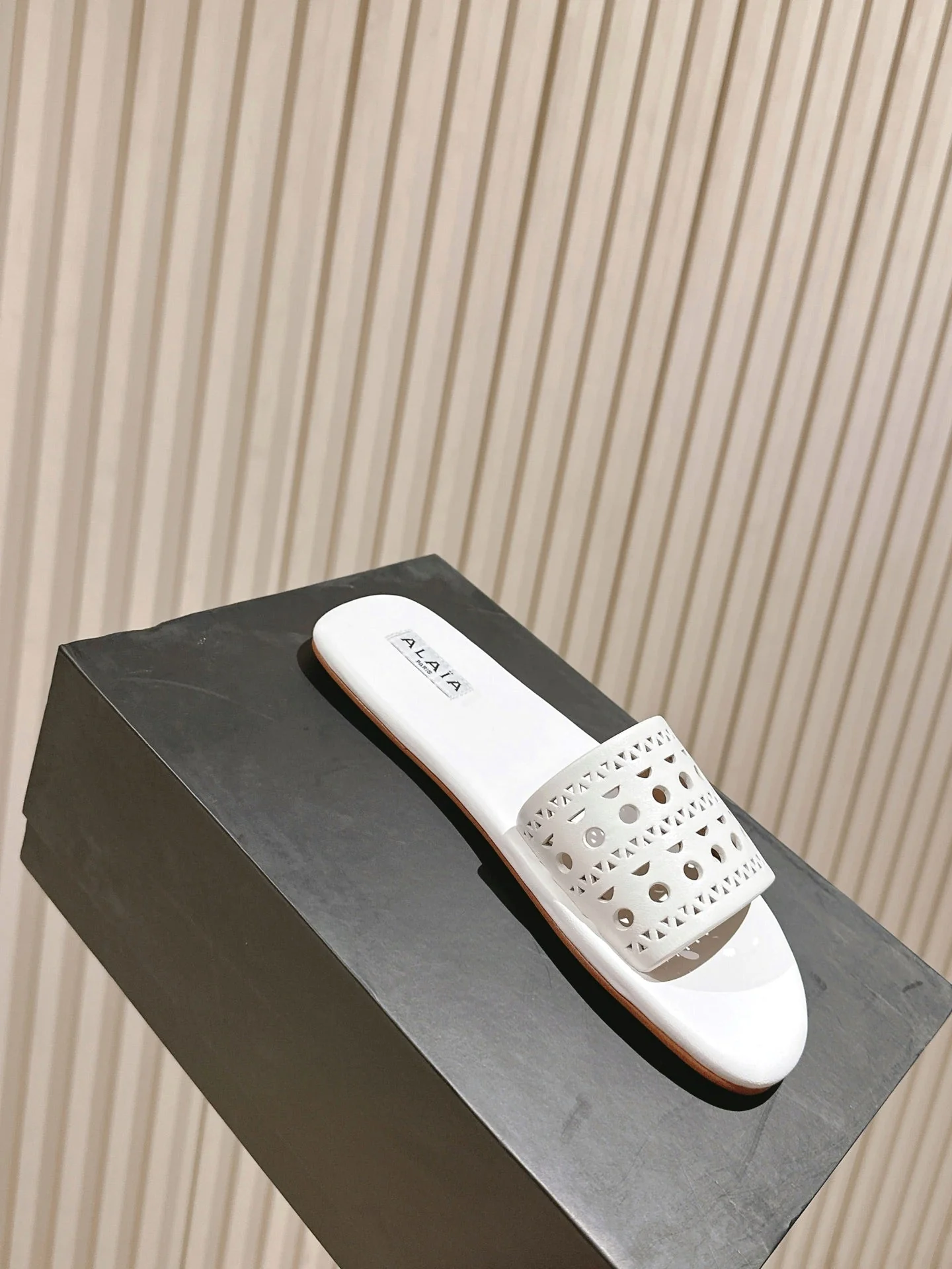 Alaia 2025 Hollow Slippers White Leather 293655 - Image 2
