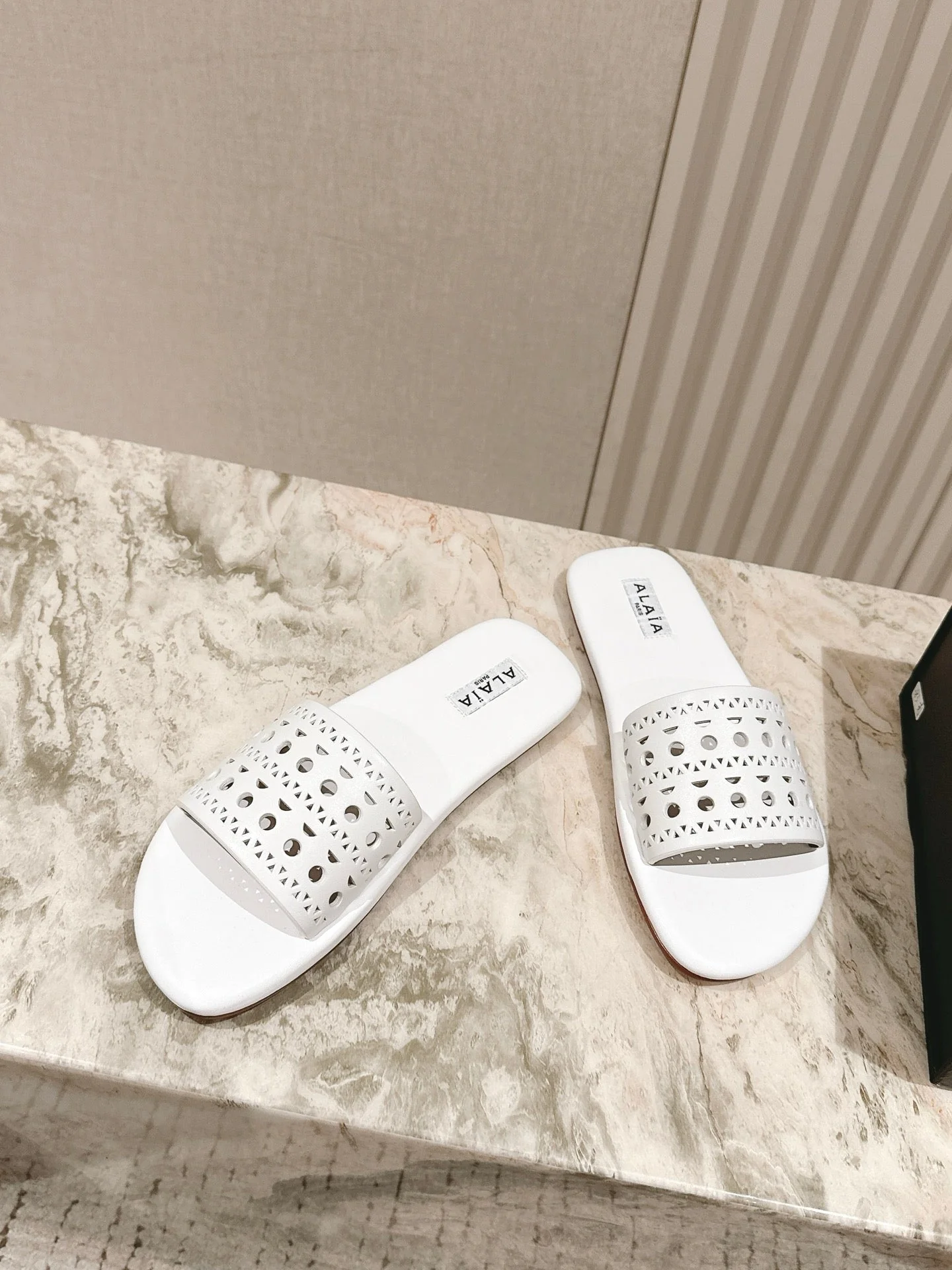 Alaia 2025 Hollow Slippers White Leather 293655 - Image 3