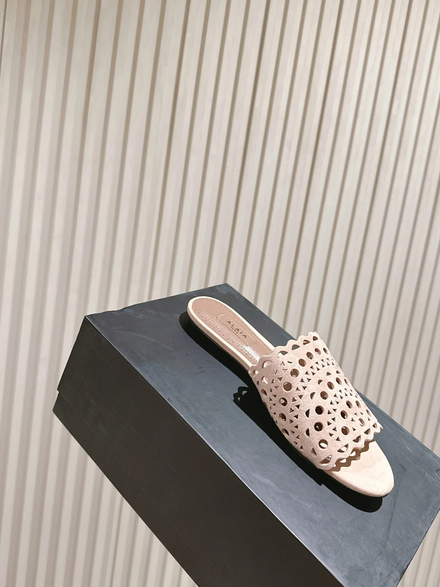 Alaia 2025 Vienne Slippers Pink Lambskin 293660 - Image 5