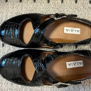 Alaia 25 Criss Cross With Stud Ballet Flats Black Sheepskin 303697