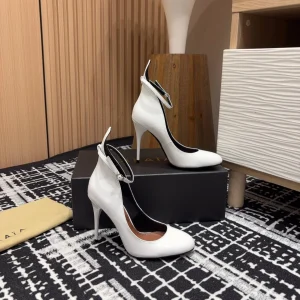 Alaia Decollete Pumps 105mm In White Glossy Cowhide 121910
