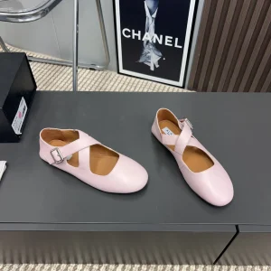 Alaila Criss Cross Ballet Flats In Light Pink Lambskin 996035