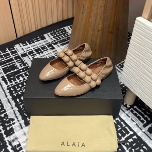 Alaila Sphere Ballet Flats In Beige Glossy Calfskin 964202