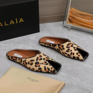 ALAIA FLAT MULE IN LEOPARD LAMBSKIN
