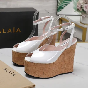 ALAIA WEDGE SANDAL IN WHITE GLOSSY CALFSKIN AND BEIGE RUBBER