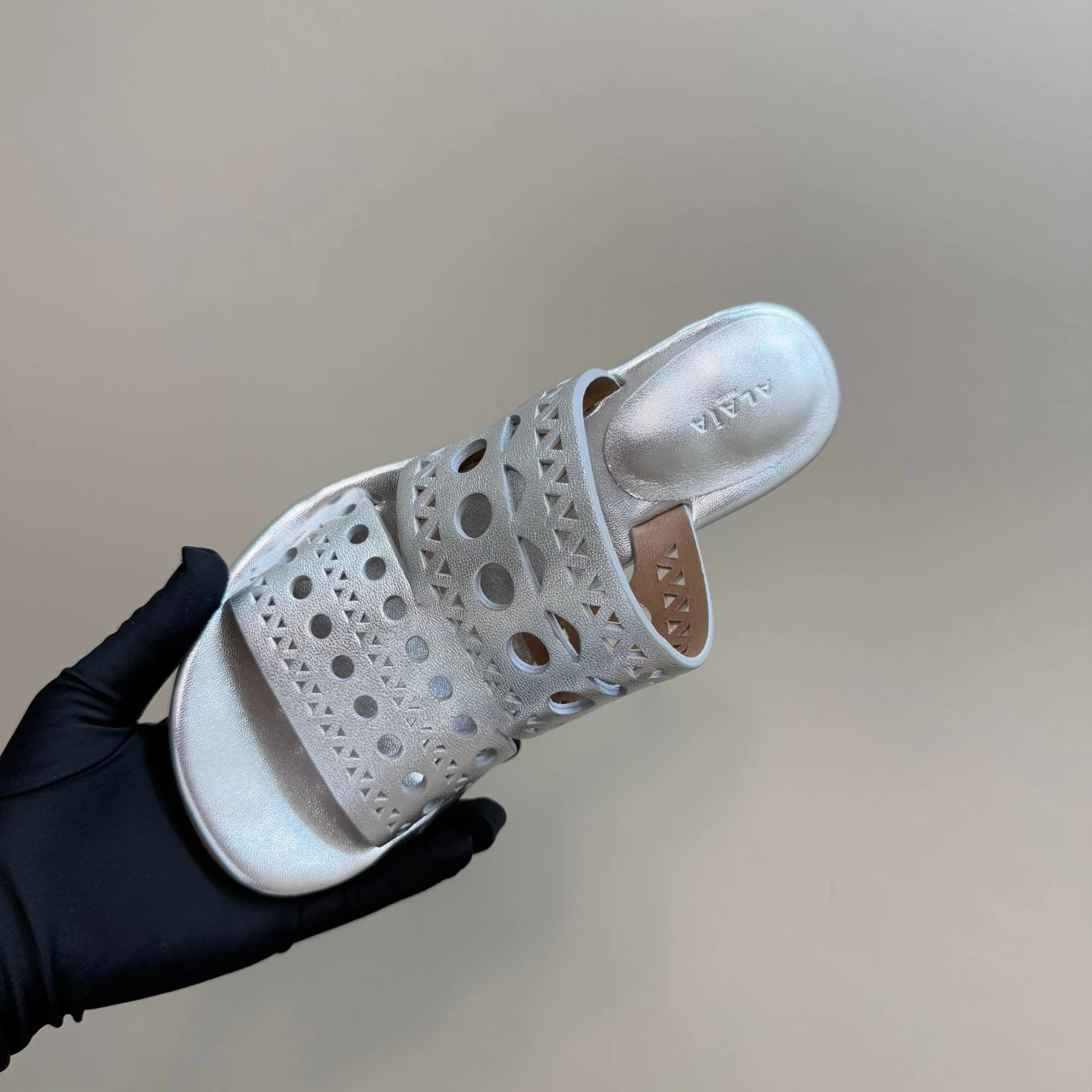 Alaia Vienne Cutout Kitten-Heel Slide Sandals Silver Sheepskin 299664 - Image 6