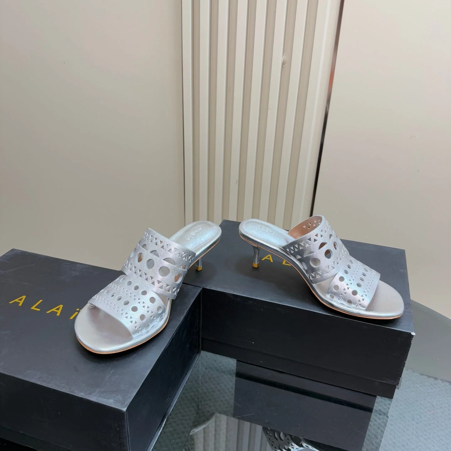 Alaia Vienne Cutout Kitten-Heel Slide Sandals Silver Sheepskin 299664 - Image 4