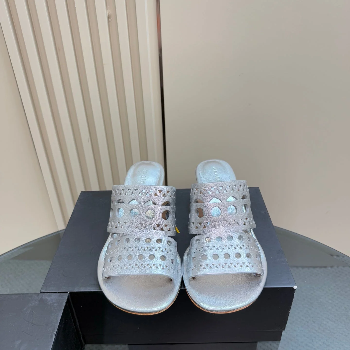 Alaia Vienne Cutout Kitten-Heel Slide Sandals Silver Sheepskin 299664 - Image 5