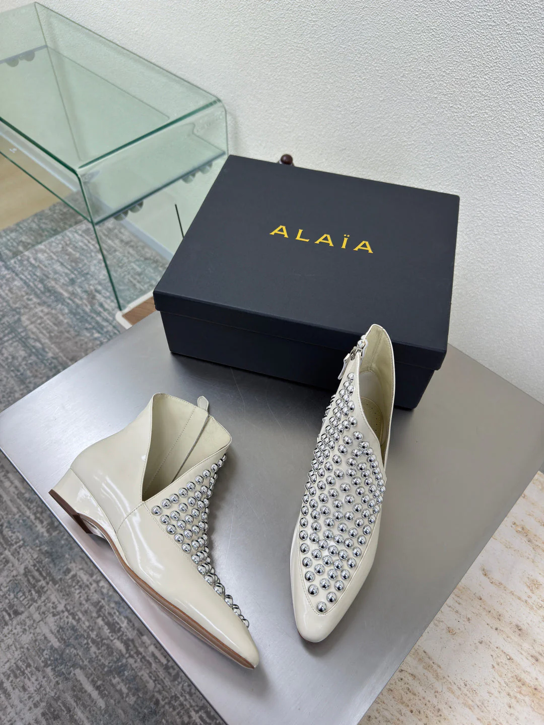 ALAIA Rivet ankle boots ivory cowhide leather 471092 - Image 5