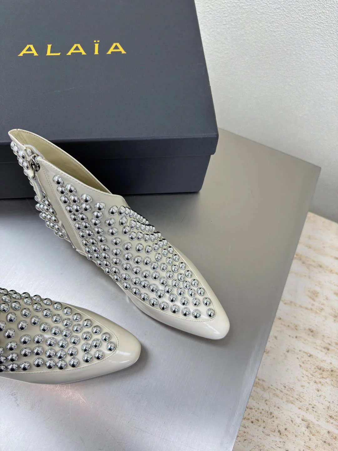 ALAIA Rivet ankle boots ivory cowhide leather 471092 - Image 6