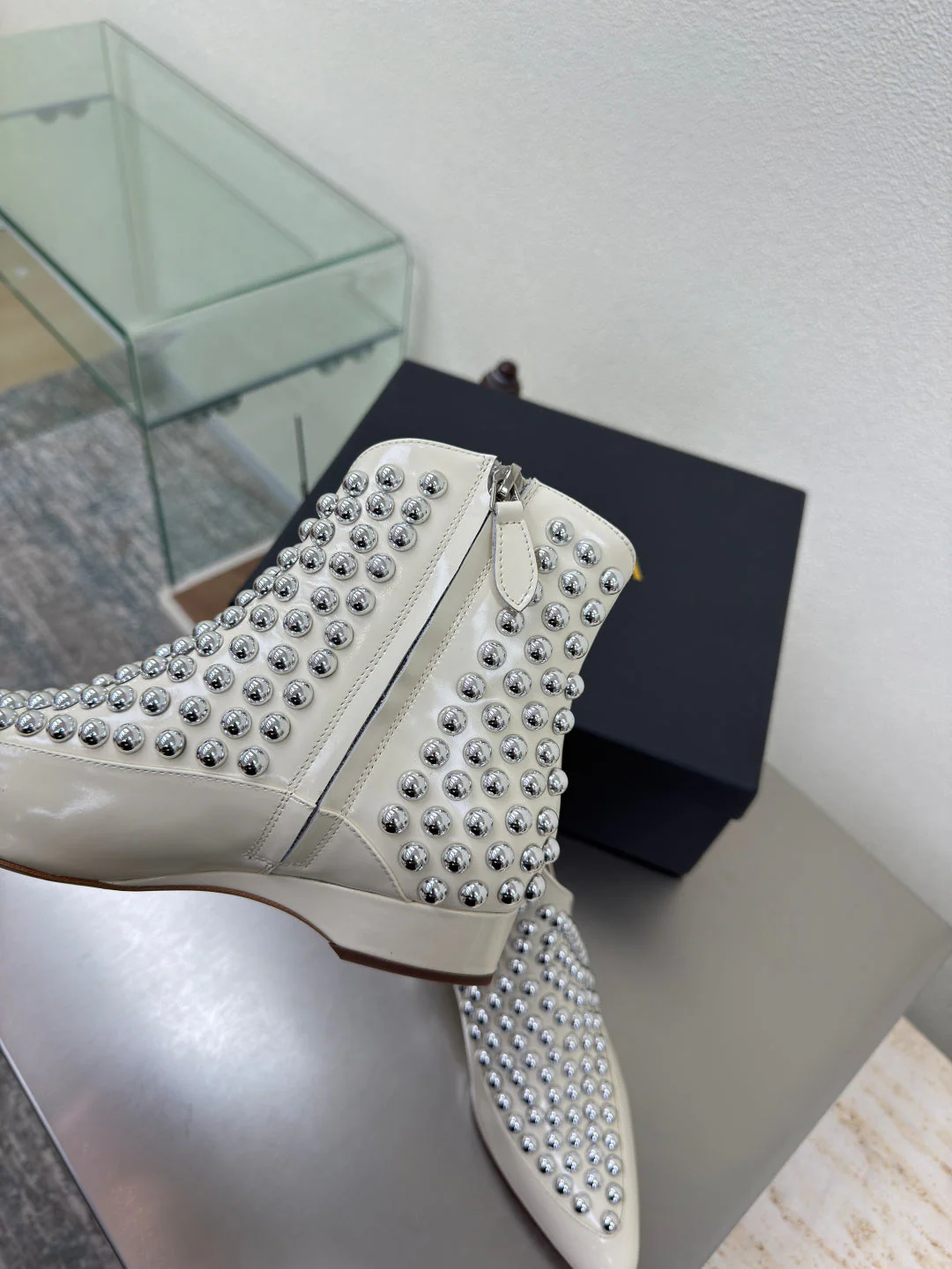 ALAIA Rivet ankle boots ivory cowhide leather 471092 - Image 8