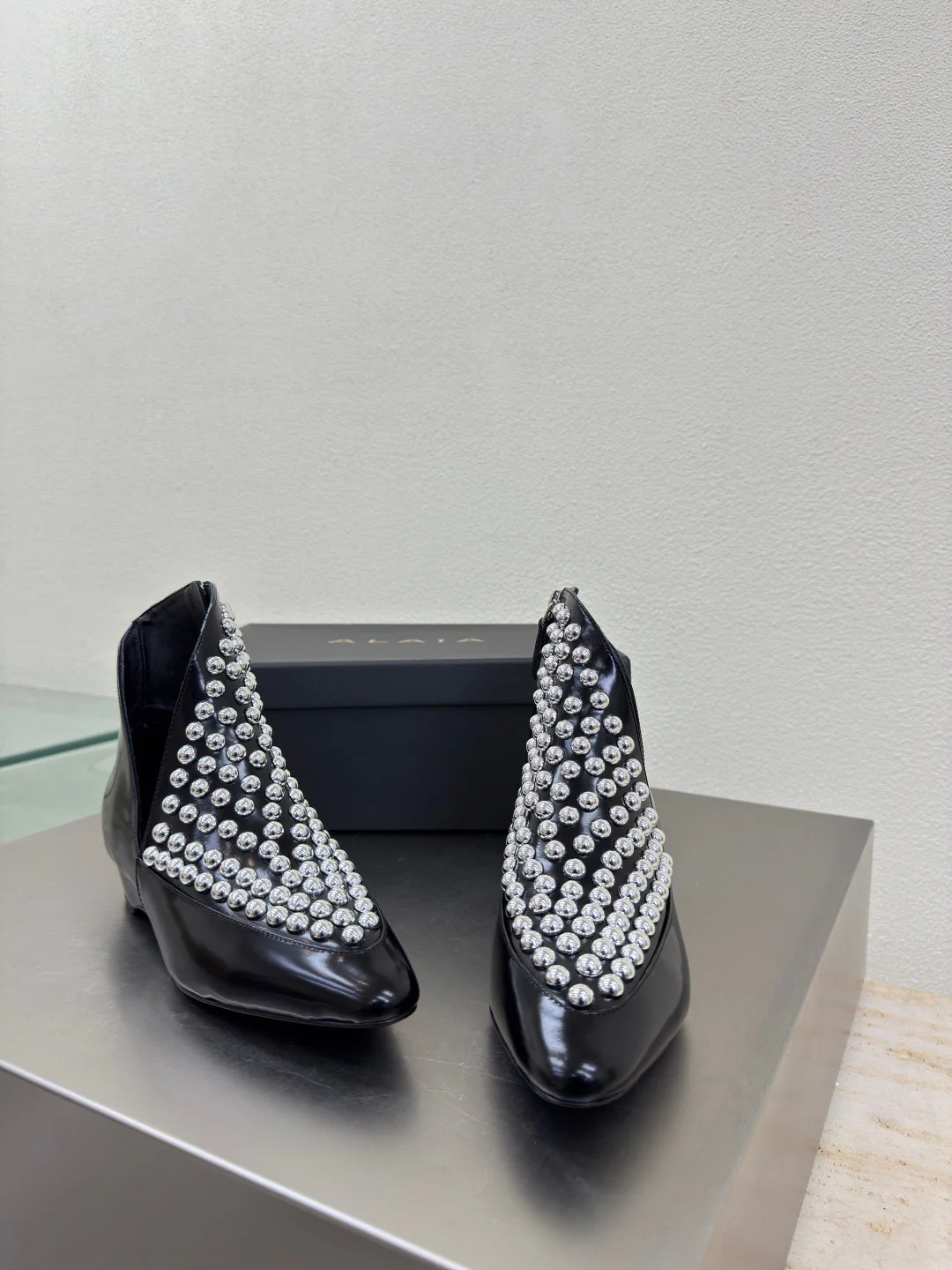 ALAIA Rivet ankle boots black cowhide leather 471093 - Image 3