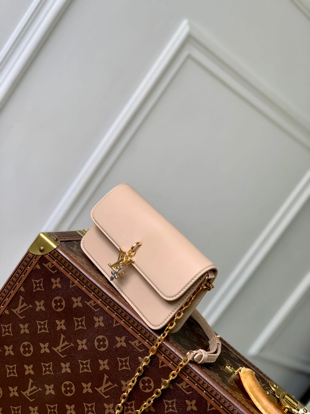 Wallet On Chain LV Bloom 20cm Beige Calfskin 250359 - Image 2